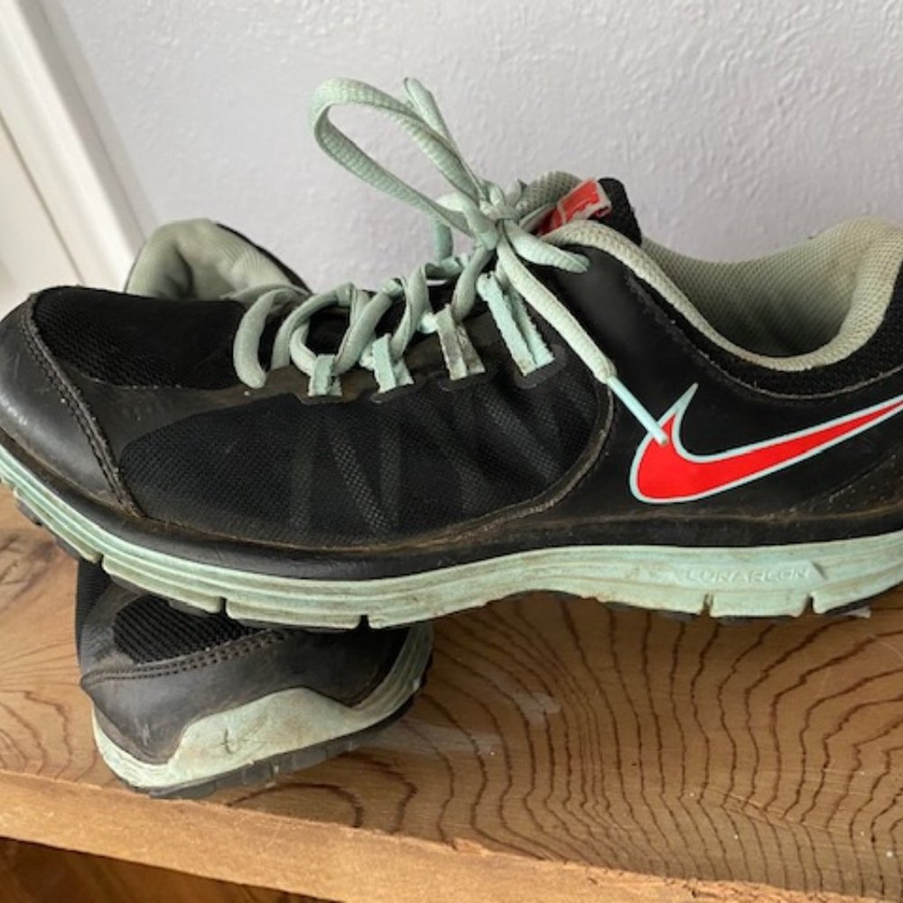 Nike Tennis Shoes